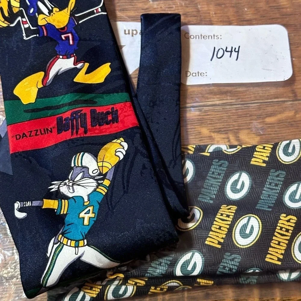 Looney Tunes All-Star Quarterbacks Football Mens Neck Tie Bugs Taz Navy
